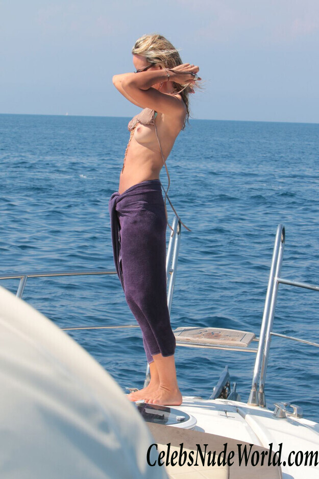 Lady Victoria Hervey topless photos 121024