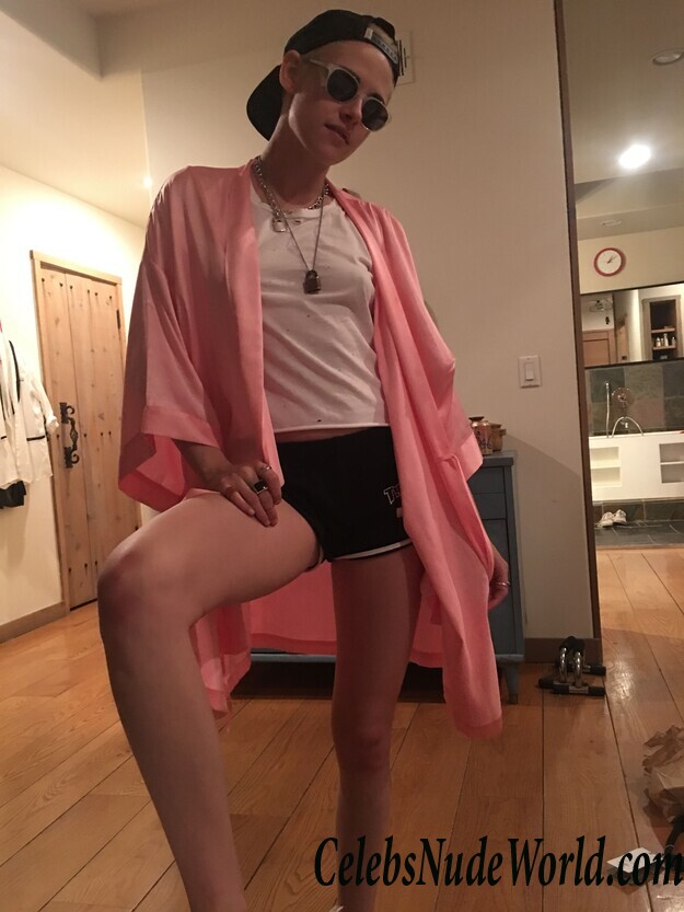 Kristen Stewart LEAKS 121420