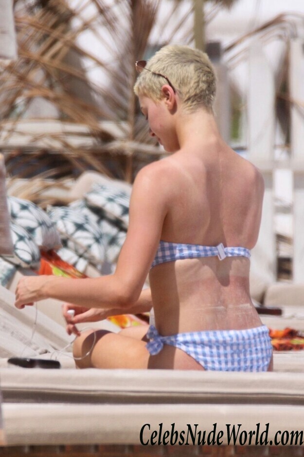 Kristen Hancher Topless 121721