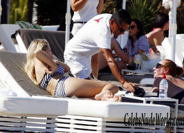 Lottie Moss Sexy 122718