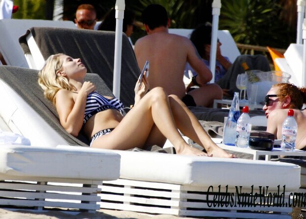 Lottie Moss Sexy 122720