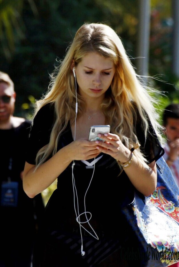 Lottie Moss Sexy 122727