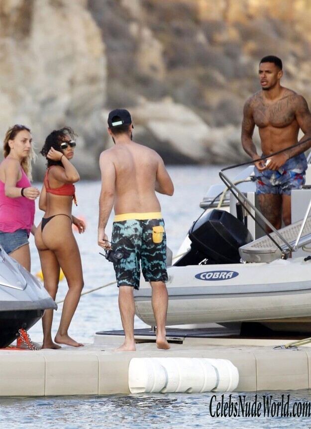 Leigh Anne Pinnock Sexy 123003