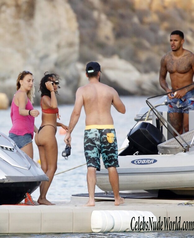 Leigh Anne Pinnock Sexy 123004