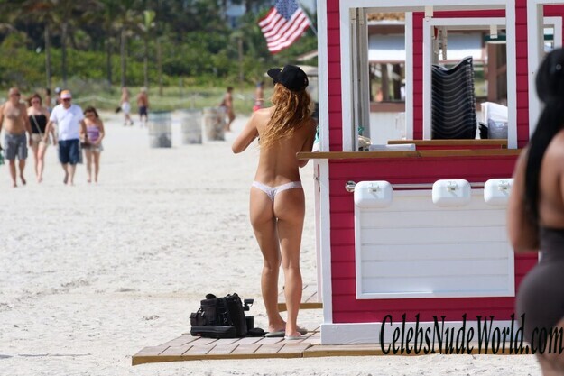 Marina Valmont Topless 123064