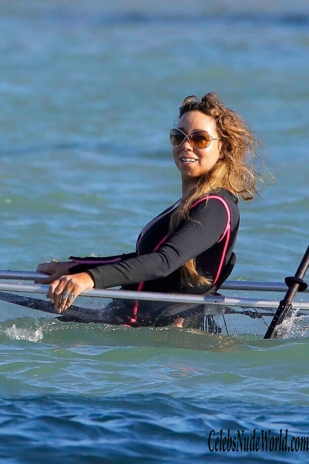 Mariah Carey Cleavage 123306