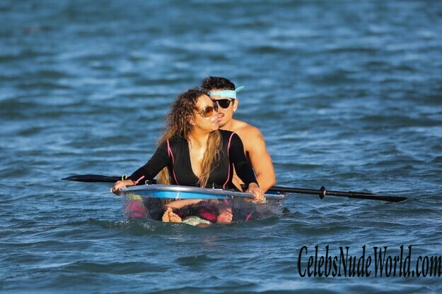 Mariah Carey Cleavage 123309
