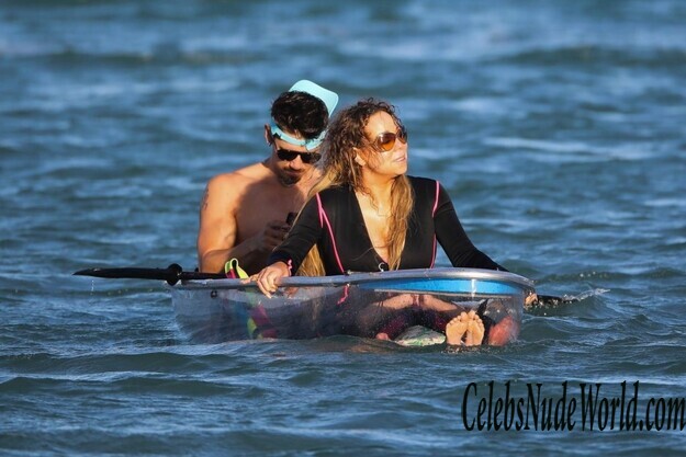 Mariah Carey Cleavage 123313