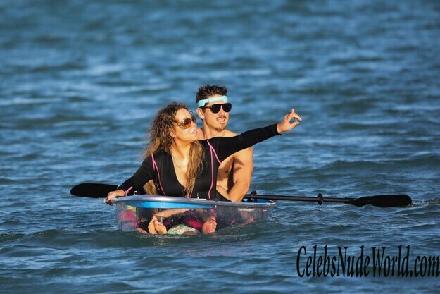 Mariah Carey Cleavage 123315