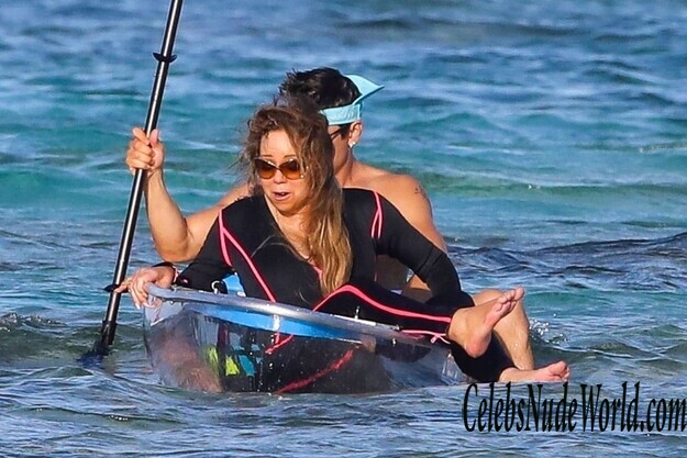 Mariah Carey Cleavage 123324