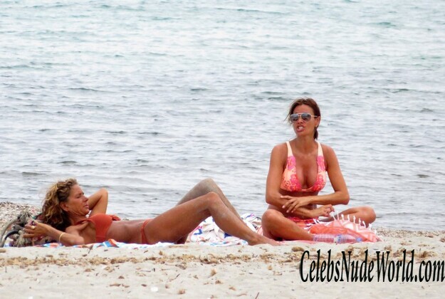 Melanie Sykes Bikini 123330