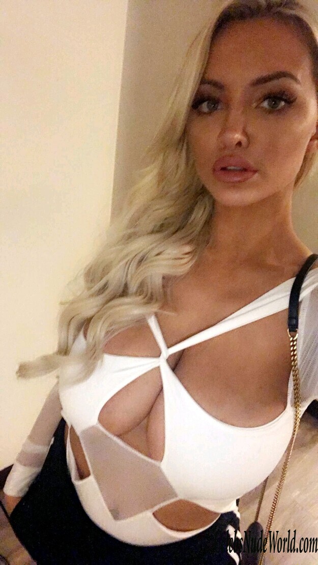 Lindsey Pelas Topless 123679