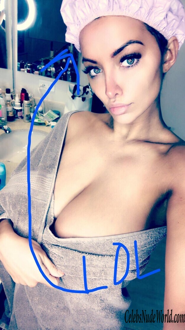 Lindsey Pelas Topless 123685