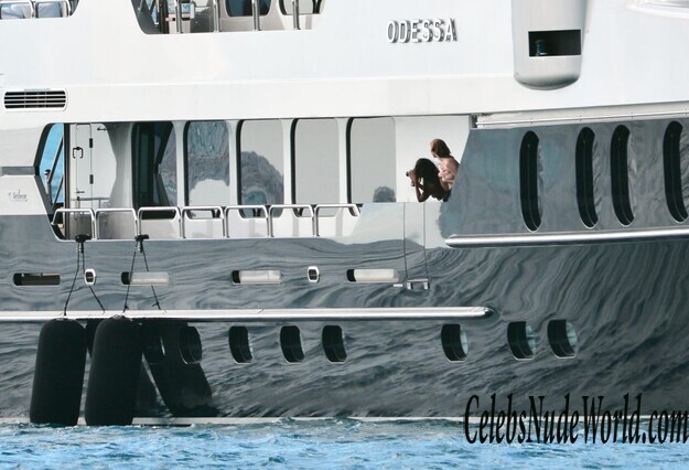 Lily Cole Topless 123789