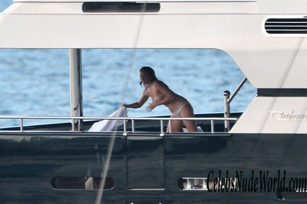 Lily Cole Topless 123792