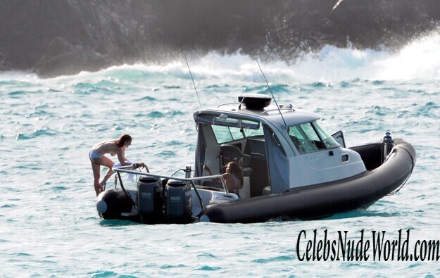 Lily Cole Topless 123796