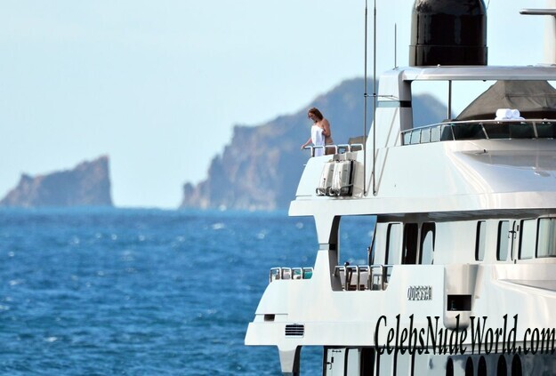 Lily Cole Topless 123802