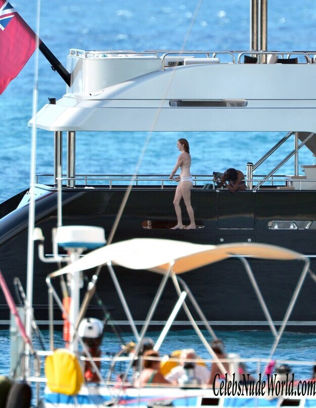 Lily Cole Topless 123822