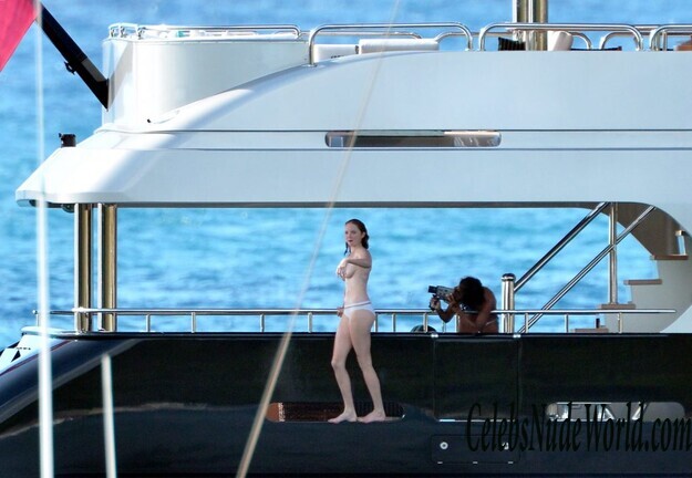 Lily Cole Topless 123839