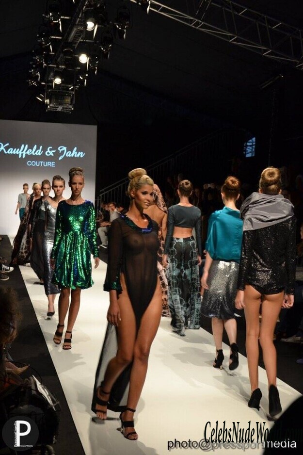 Sexy photos of Micaela Schaefer 124020