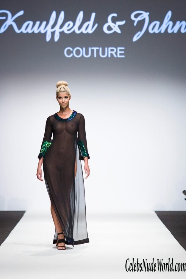 Sexy photos of Micaela Schaefer 124023