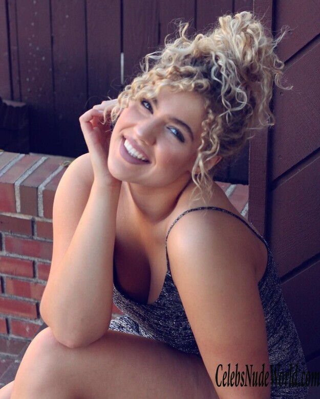 Meredith VanCuyk Hot 124037