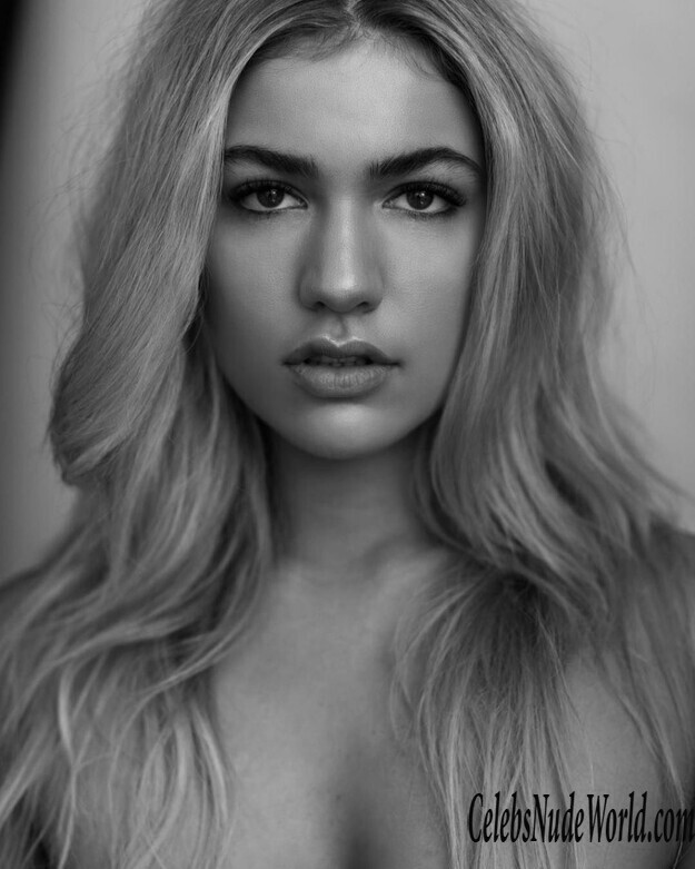 Meredith VanCuyk Hot 124049