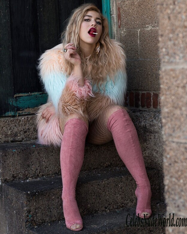 Meredith VanCuyk Hot 124073