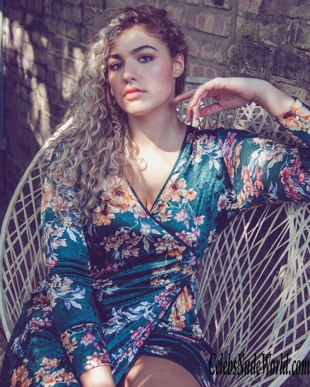 Meredith VanCuyk Hot 124074