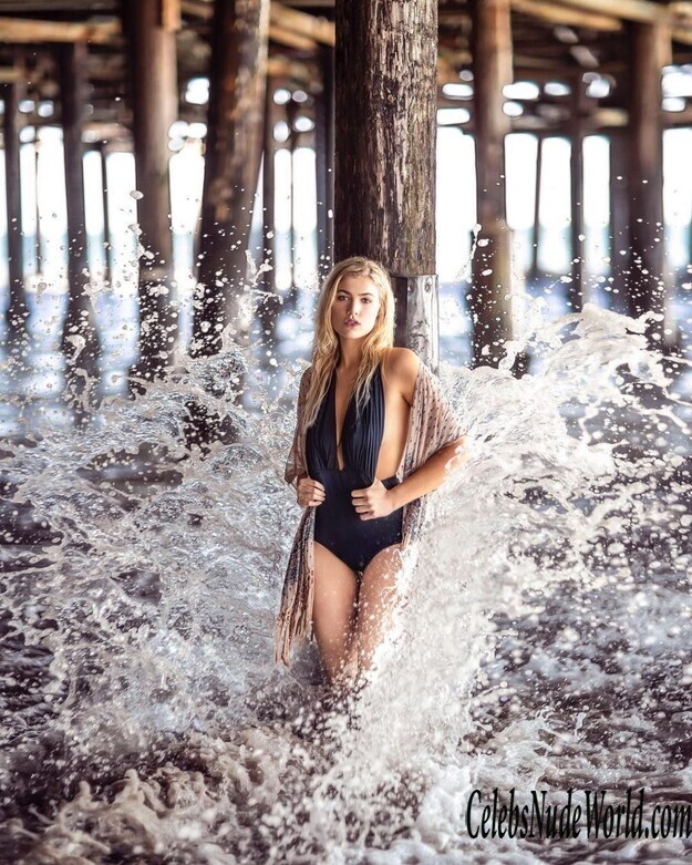 Meredith VanCuyk Hot 124075