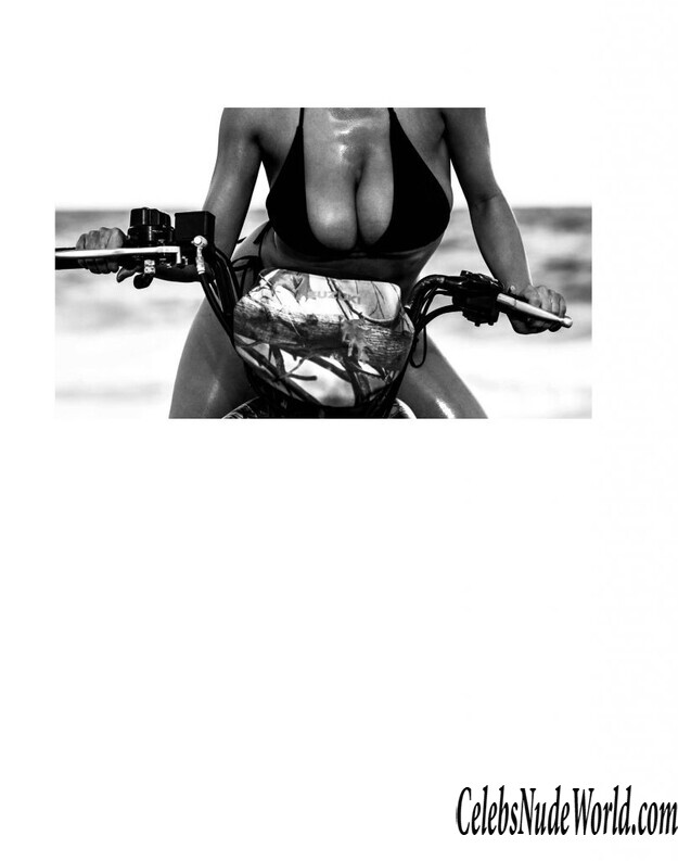 Lindsey Pelas Nude 124099