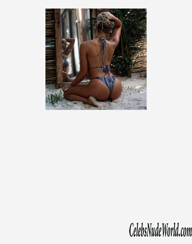 Lindsey Pelas Nude 124111