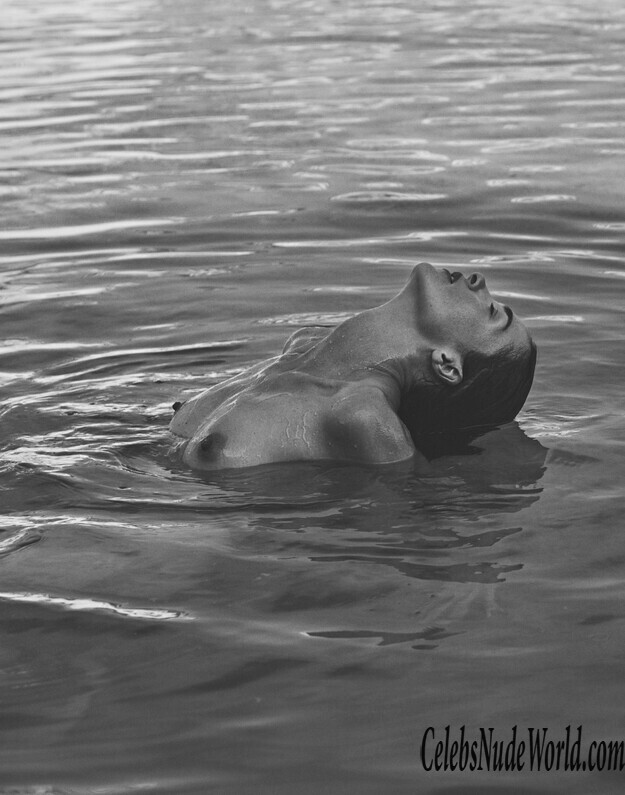 Mariacarla Boscono Topless Photos 125226