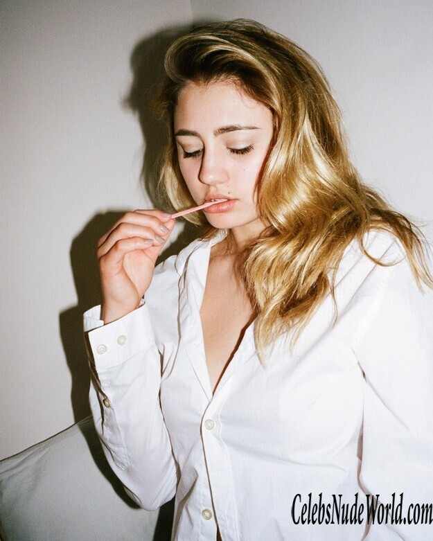 Sexy pics of Lia Marie Johnson 125258