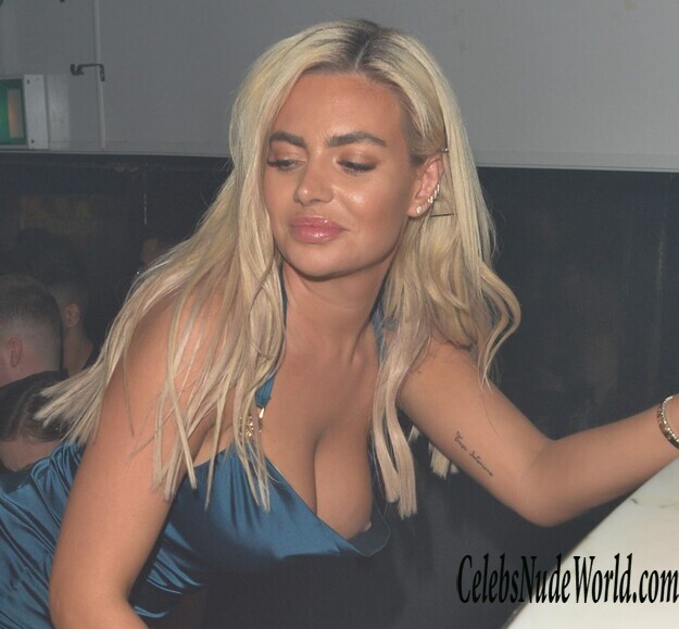 Megan Barton Hanson Nip Slip 125531