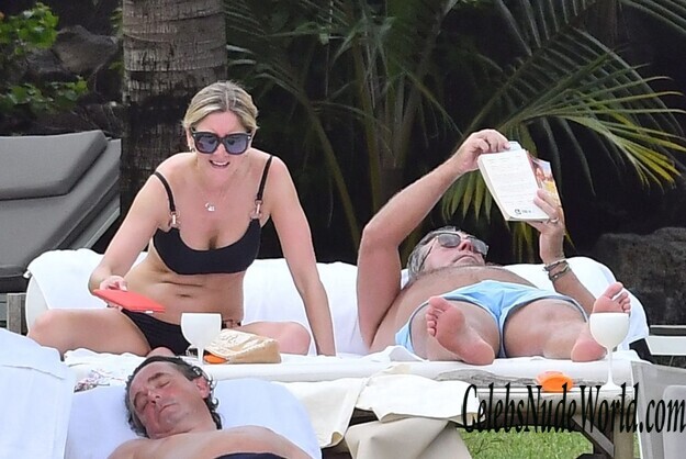 Lisa Faulkner Bikini 126076