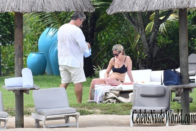 Lisa Faulkner Bikini 126079