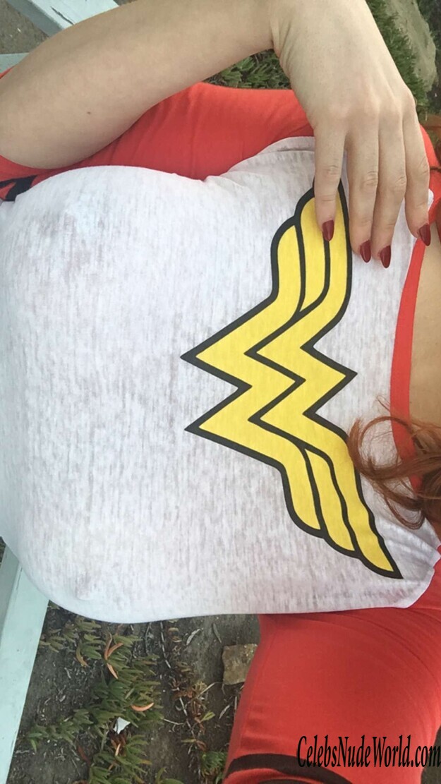 Braless Photos of Maitland Ward 126492