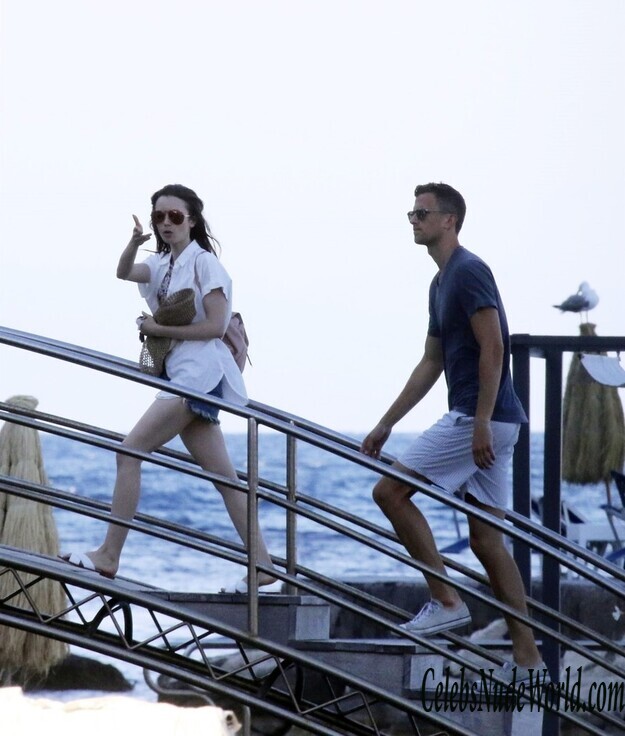 Lily Collins Bikini 127526