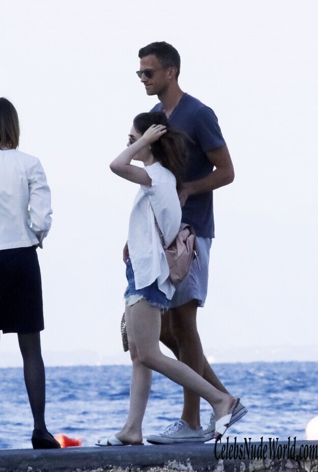 Lily Collins Bikini 127528