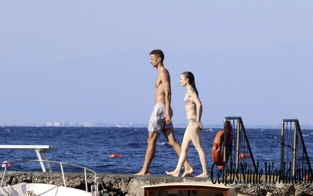 Lily Collins Bikini 127537