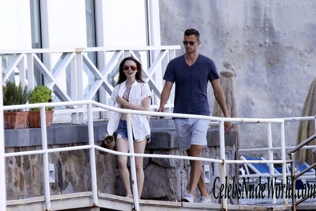 Lily Collins Bikini 127546