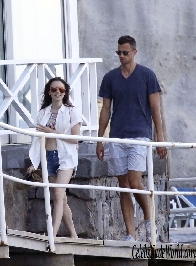 Lily Collins Bikini 127547