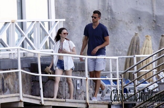 Lily Collins Bikini 127548