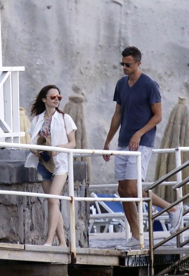 Lily Collins Bikini 127549