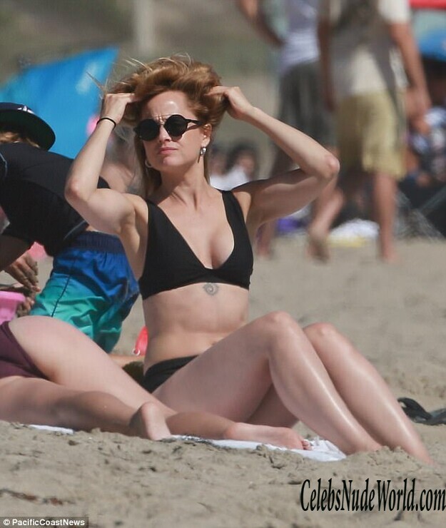 Mena Suvari Bikini 128271