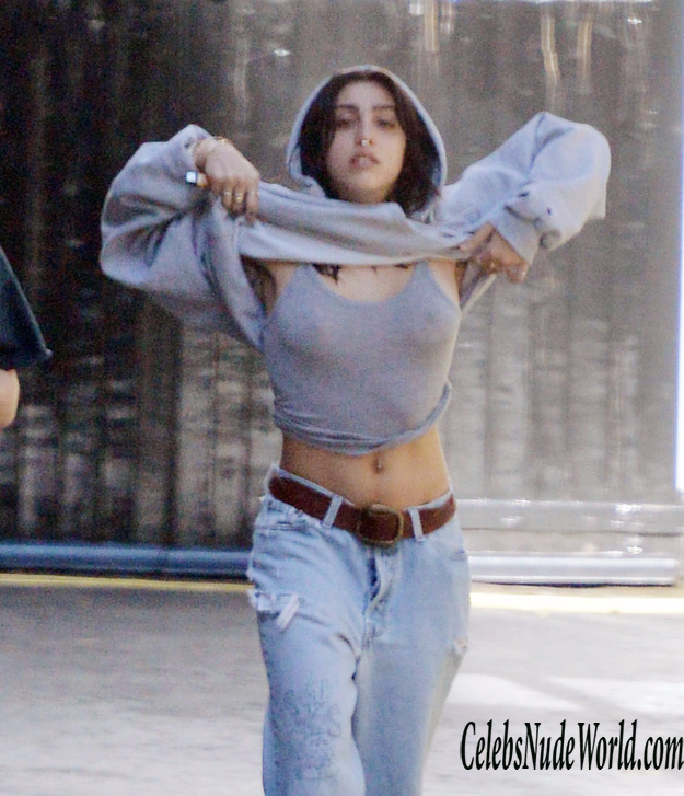 Lourdes Leon Braless Photos 128342