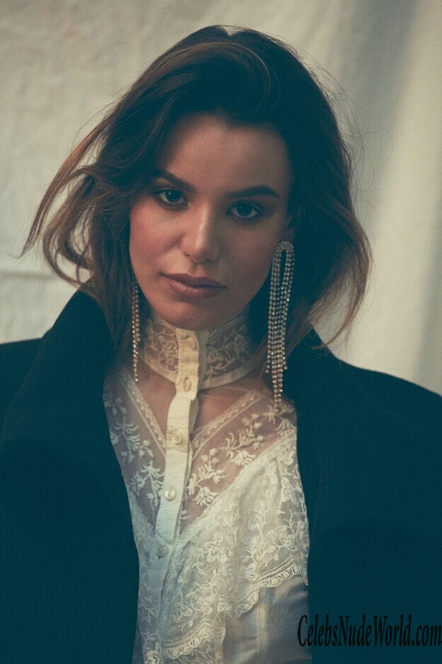 Madison Reed Topless 128381