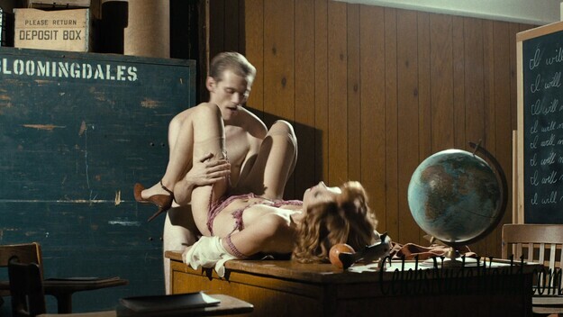 Maggie Gyllenhaal Nude 128472