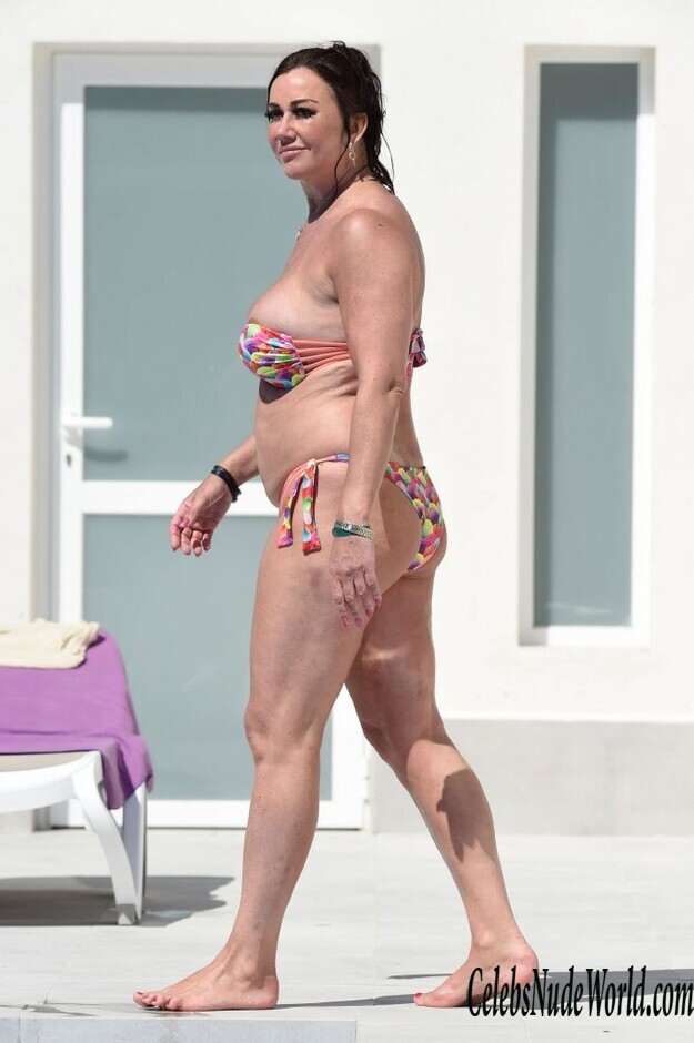 Lisa Appleton &#8220;Accidentally&#8221; Showing Her Naked Tits 129322